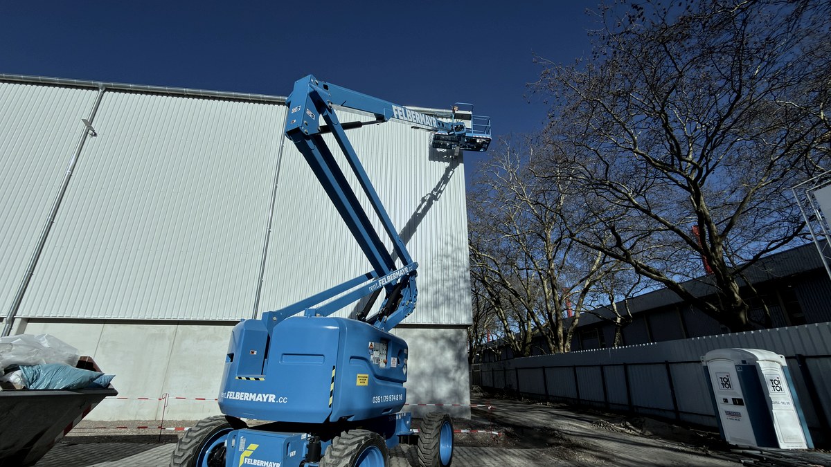 Hebebühnen-Einsatz an Industrieanlage